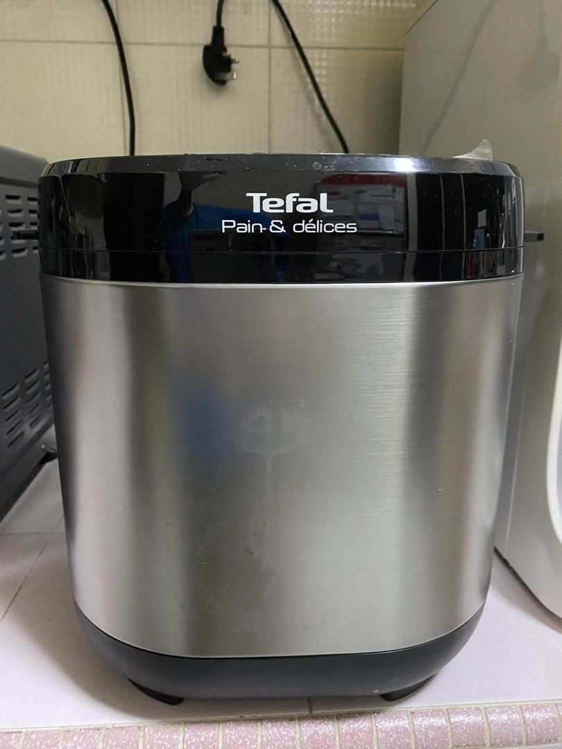 Tefal breadmaker (Category: Breadmakers) located in Singapore. Submitted by adelee1012 (Listing ID 1451895378, Image 2). Description: Like new . .