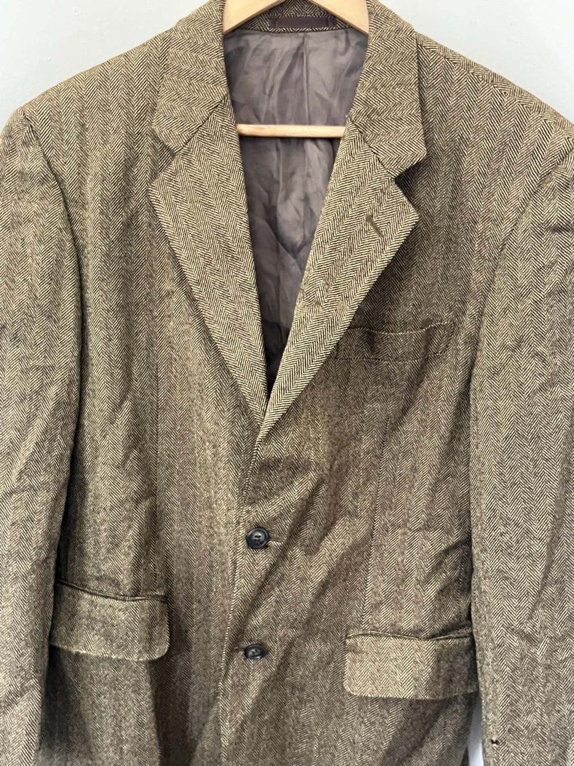 Textured Khaki Boyfriend Blazer (Category: Coats, Jackets and Outerwear) located in Mexico. Submitted by studioleraph (Listing ID 1451788807, Image 3). Description: BLZ 02 - B 📏 Measurements (in inches): • Shoulder: 20 • Chest: 22 • Length: 29 • Armhole: 20 🫶 See Brand on Photo 🔥 The model photos are AI-generated for styling and fit visualization only. 👗 The actual item being sold is the original garment shown in the product photos. Small dif