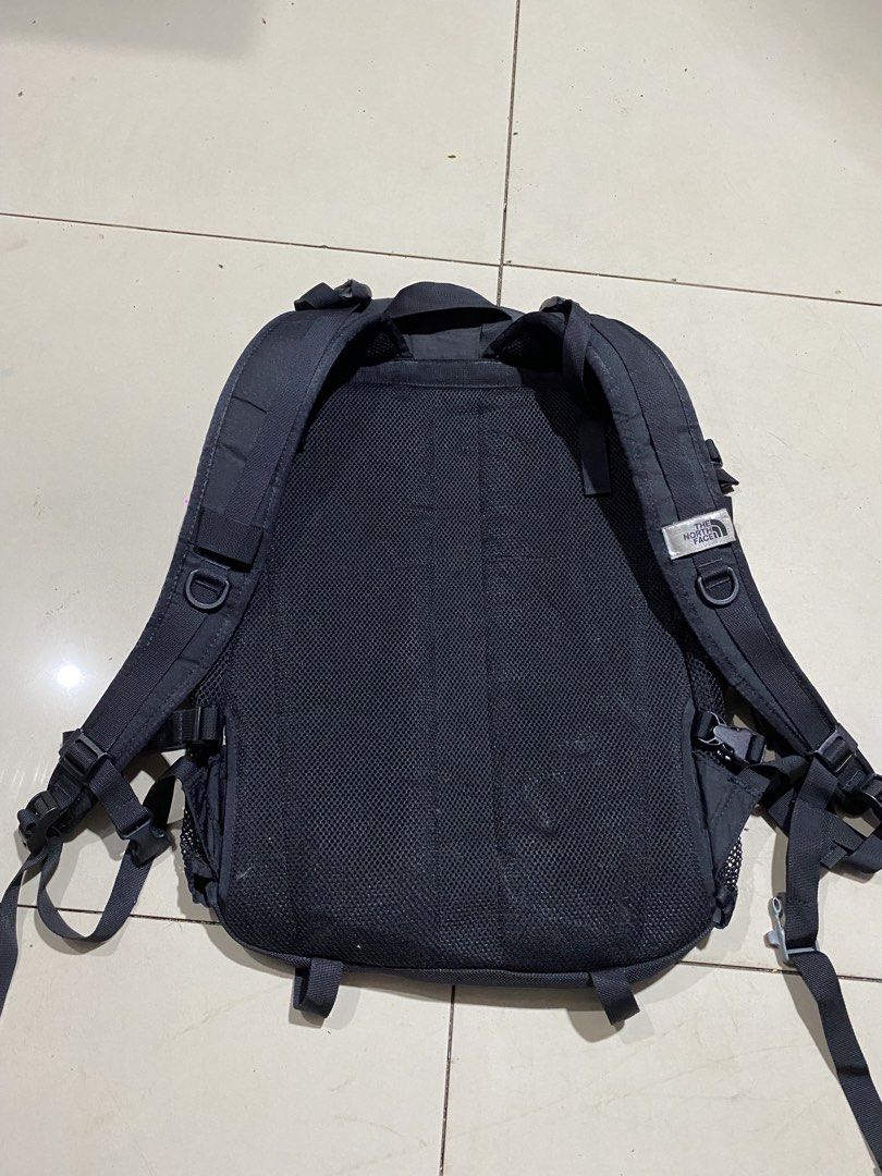 The North Face Big Shot Backpack Black (Category: Backpacks) located in Binalbagan. Submitted by southsidethrift22 (Listing ID 1451860233, Image 2). Description: - Black The North Face Big Shot backpack - Ideal for hiking and everyday use - Features multiple pockets and straps for gear organization - Padded back and shoulder straps for enhanced comfort - All zippers are in good working condition - Shows some minor signs of wear.