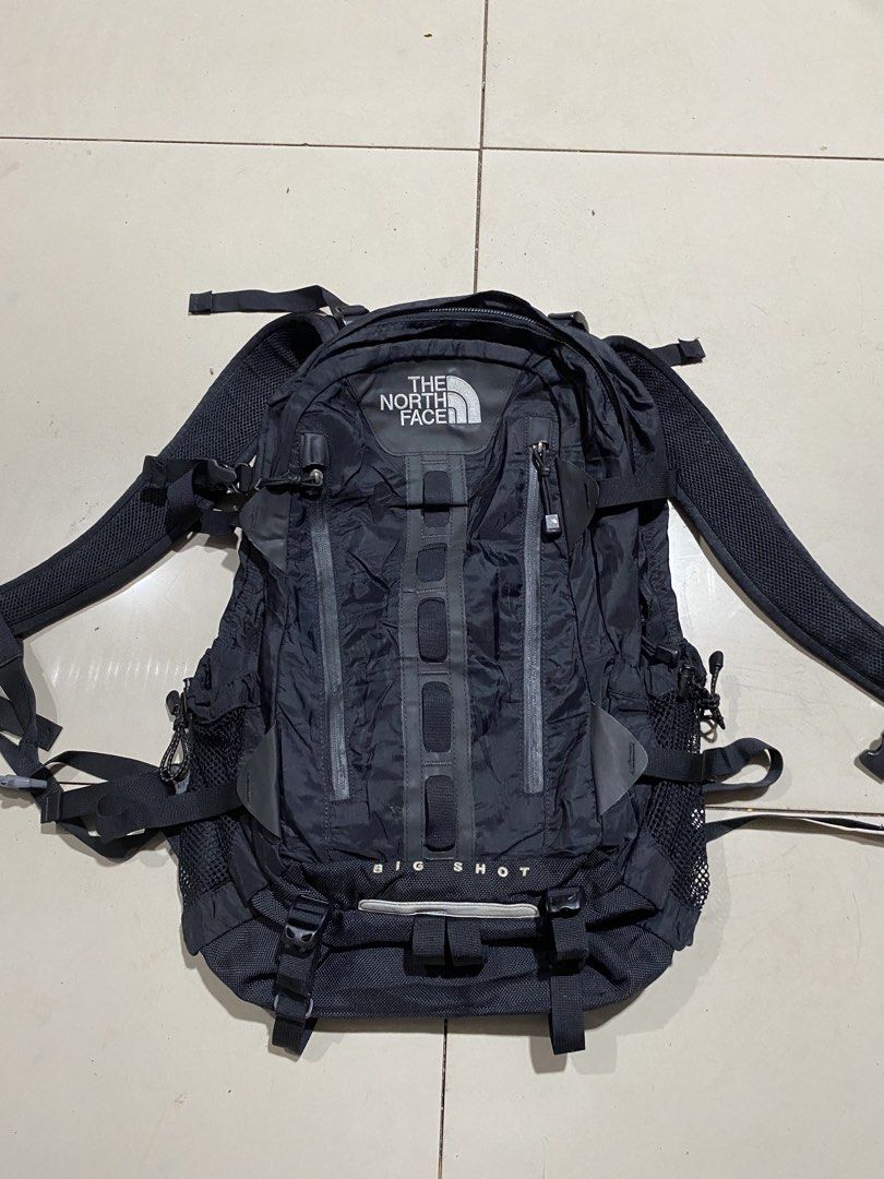 The North Face Big Shot Backpack Black (Category: Backpacks) located in Binalbagan. Submitted by southsidethrift22 (Listing ID 1451860233, Image 1). Description: - Black The North Face Big Shot backpack - Ideal for hiking and everyday use - Features multiple pockets and straps for gear organization - Padded back and shoulder straps for enhanced comfort - All zippers are in good working condition - Shows some minor signs of wear.