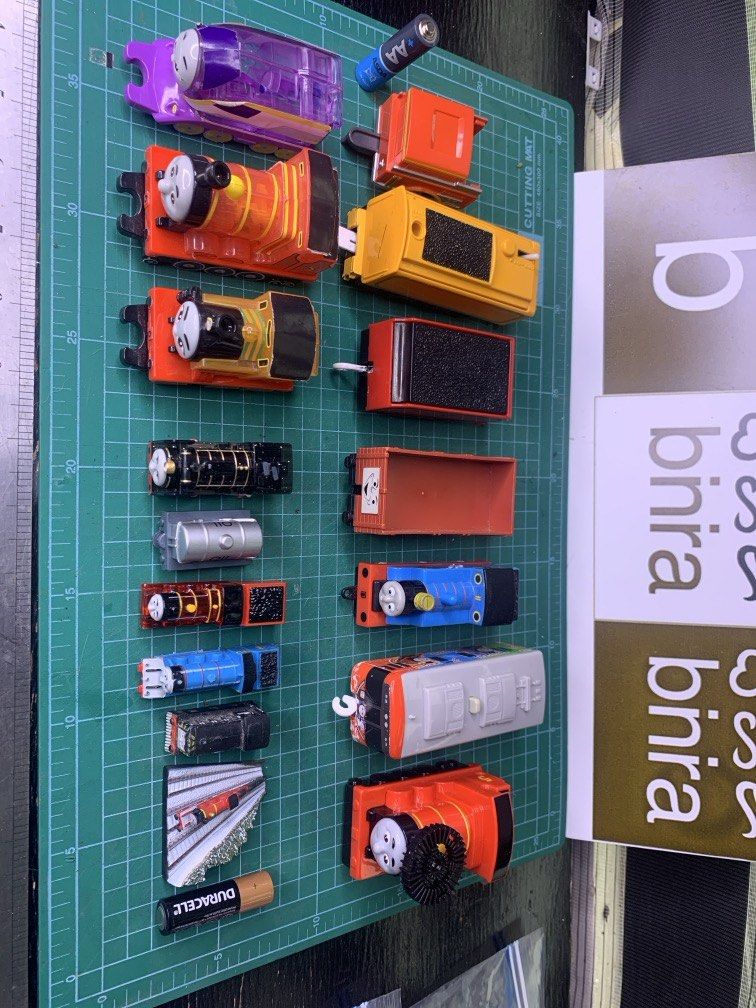 Thomas Trains Collection / Assorted (Category: Vehicle & Diecast Models) located in Carmona. Submitted by bihira (Listing ID 1451787510, Image 1). Description: Thomas Trains Collection / Assorted - WYSIWYG - Assorted Authentic Thomas Trains - Thomas Miniature Pcs - Sold as set.
