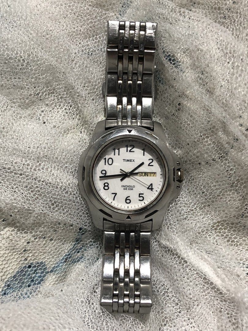Timex White Dial (Category: Men's Watches) located in Imus. Submitted by verjel-31076 (Listing ID 1451885151, Image 2). Description: working 40 mm fits 7 inches wrist issue: date and indiglo not working .