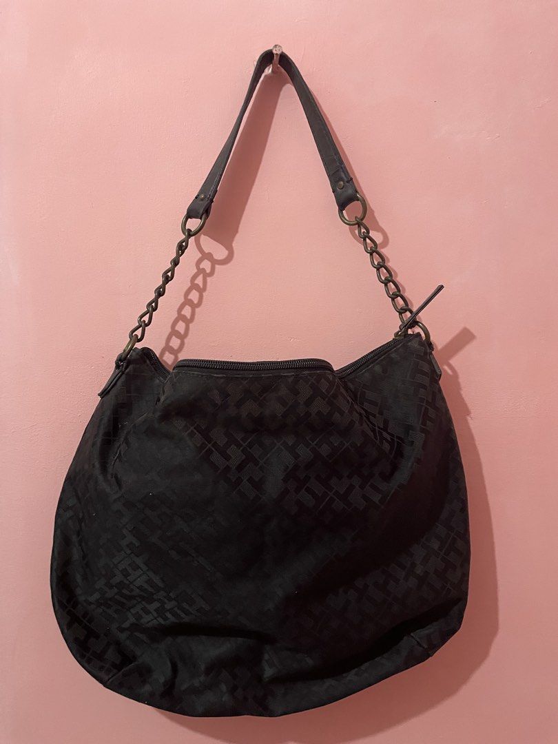 Tommy Hilfiger Monogram Jacquard Hobo Shoulder Bag (Category: Shoulder Bags) located in Mabalacat. Submitted by jun3finds (Listing ID 1451829776, Image 2). Description: Authentic Tommy Hilfiger Monogram Jacquard Hobo Shoulder Bag - Need Wash - Hardware are a bit rusty, needs cleaning 900 + SF.