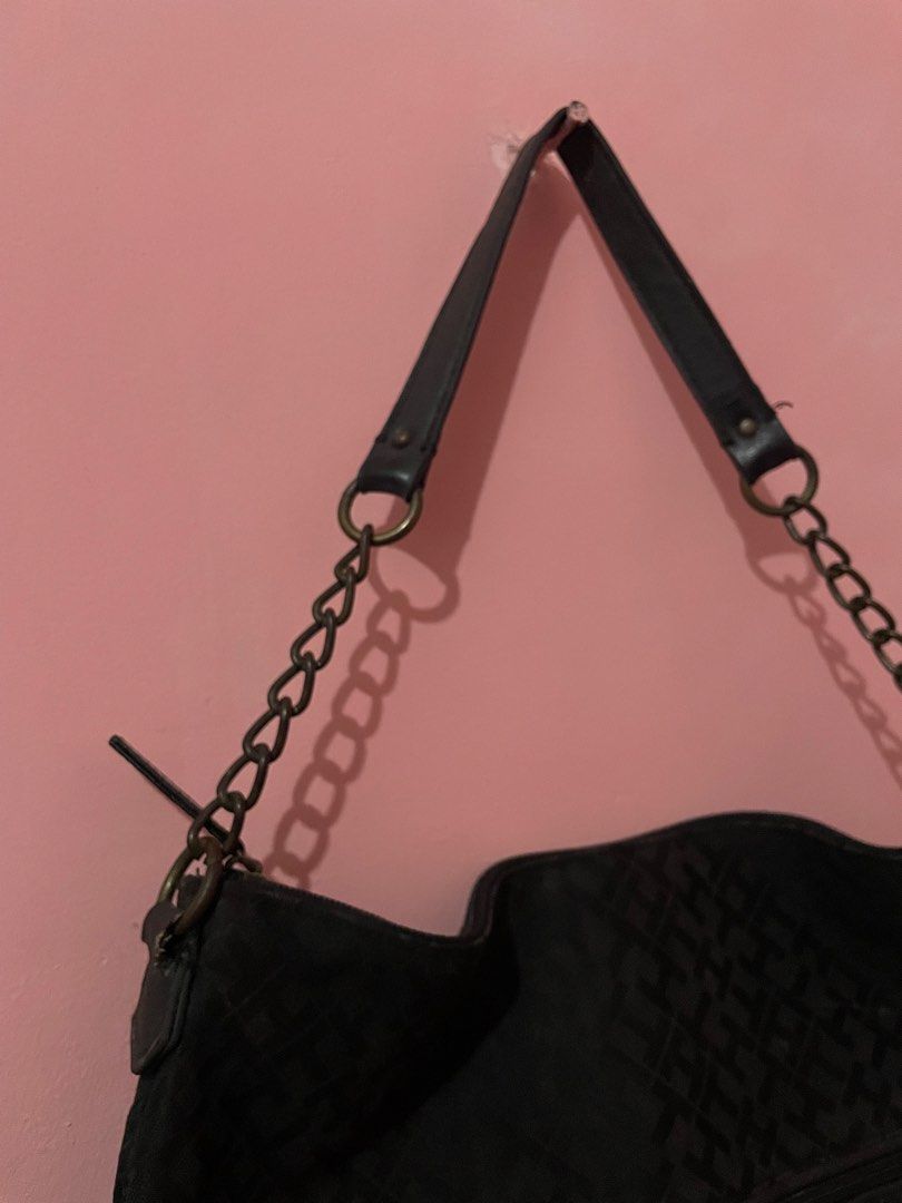 Tommy Hilfiger Monogram Jacquard Hobo Shoulder Bag (Category: Shoulder Bags) located in Mabalacat. Submitted by jun3finds (Listing ID 1451829776, Image 3). Description: Authentic Tommy Hilfiger Monogram Jacquard Hobo Shoulder Bag - Need Wash - Hardware are a bit rusty, needs cleaning 900 + SF.