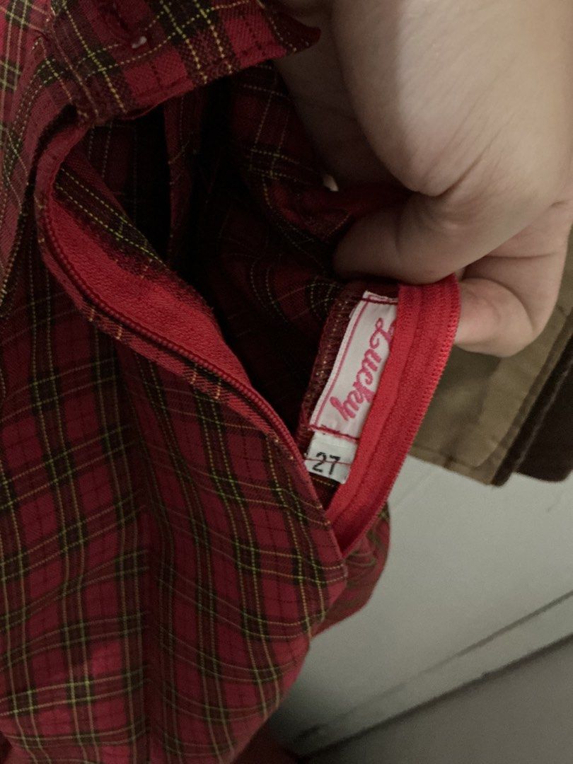 UE HS girls uniform (Category: Skirts) located in Manila. Submitted by dmaeee (Listing ID 1451797678, Image 2). Description: 2 pieces (280 each, 500 take all) no blouse 27 inch Di na nagagamit .