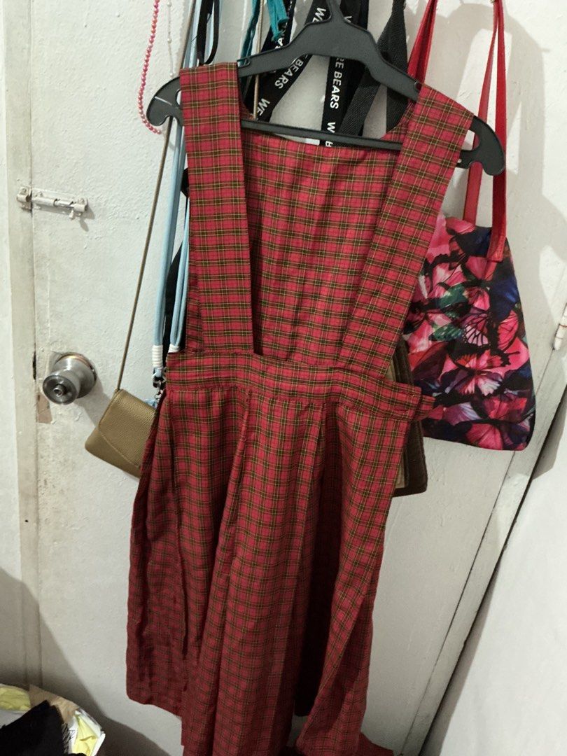 UE HS girls uniform (Category: Skirts) located in Manila. Submitted by dmaeee (Listing ID 1451797678, Image 1). Description: 2 pieces (280 each, 500 take all) no blouse 27 inch Di na nagagamit .