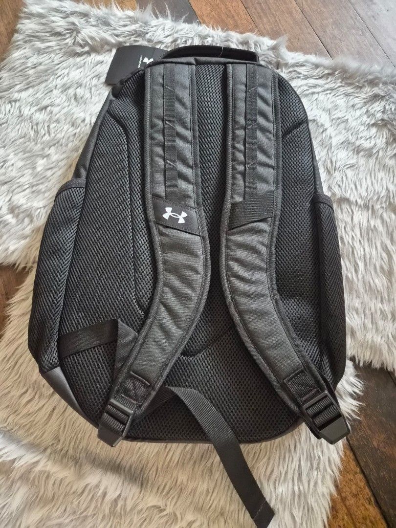 Under Armour UA Hustle 4.0 Backpack Black (Category: Backpacks) located in Manila. Submitted by jayy2021 (Listing ID 1451708649, Image 2). Description: - Black Under Armour backpack - UA Storm water-repellent technology - Fits up to a 15" laptop - Dedicated laptop sleeve - Water bottle pocket - Ideal for school or gym - Size: OSFM (One Size Fits Most).