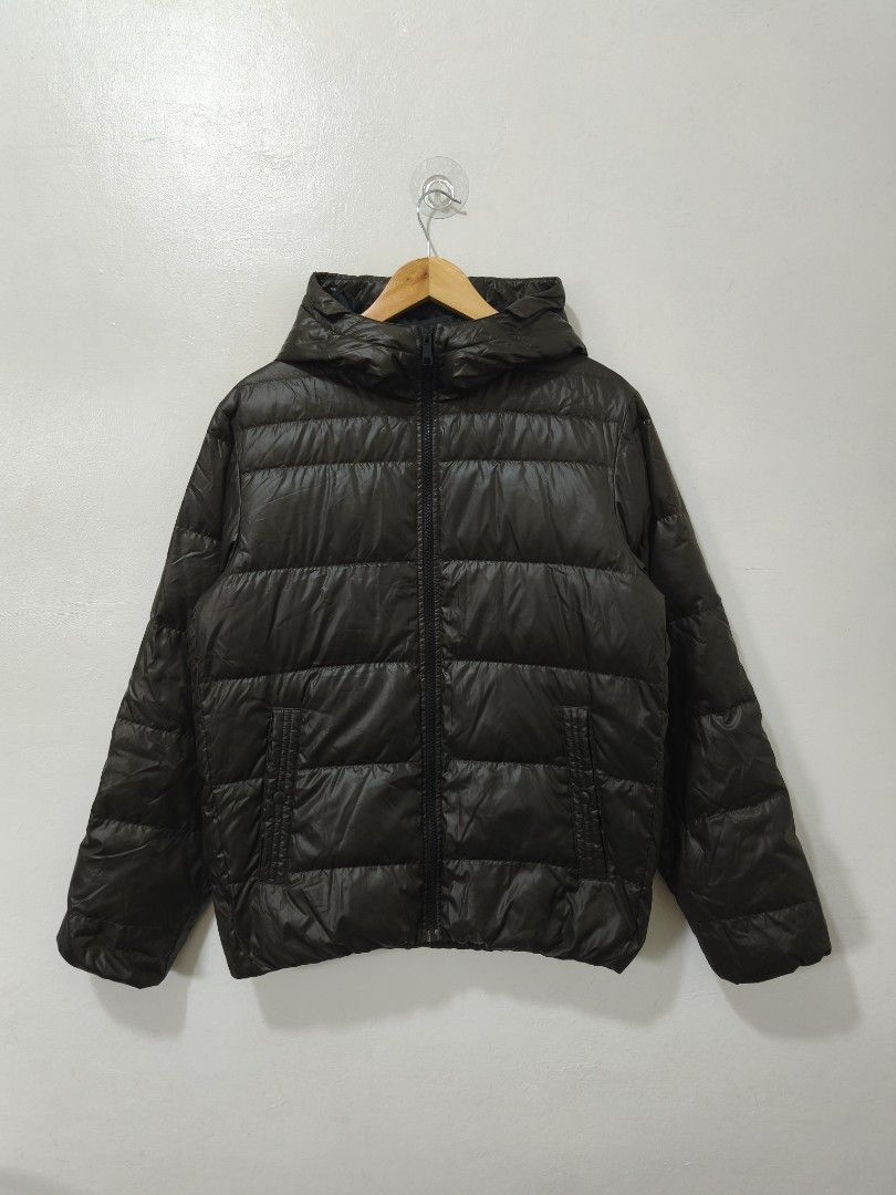 Uniqlo Brown Down Puffer Jacket Men Medium (Category: Coats, Jackets and Outerwear) located in Balanga. Submitted by winterlab_ph (Listing ID 1451702809, Image 3). Description: Code: A404 Width: 21.5 Length: 26.5 Shoulders: 18 Sleeves: 24.5.