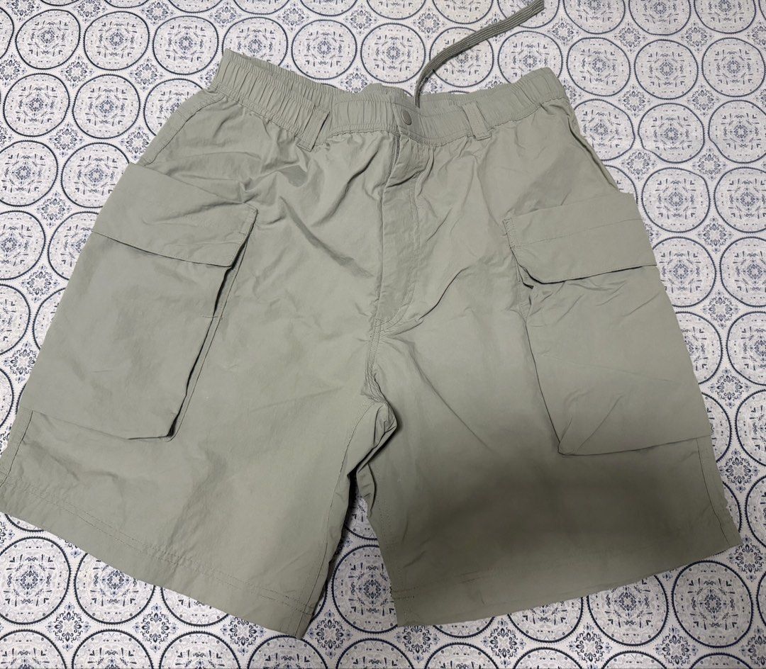 Uniqlo Parachute Cargo Shorts (Category: Shorts) located in Balanga. Submitted by quasar_soles (Listing ID 1451714543, Image 2). Description: Uniqlo Parachute Cargo Shorts - Large (33 inches waist) - Gray - Used only thrice - 9/10 Condition (Buttons, Garter, String, Color).