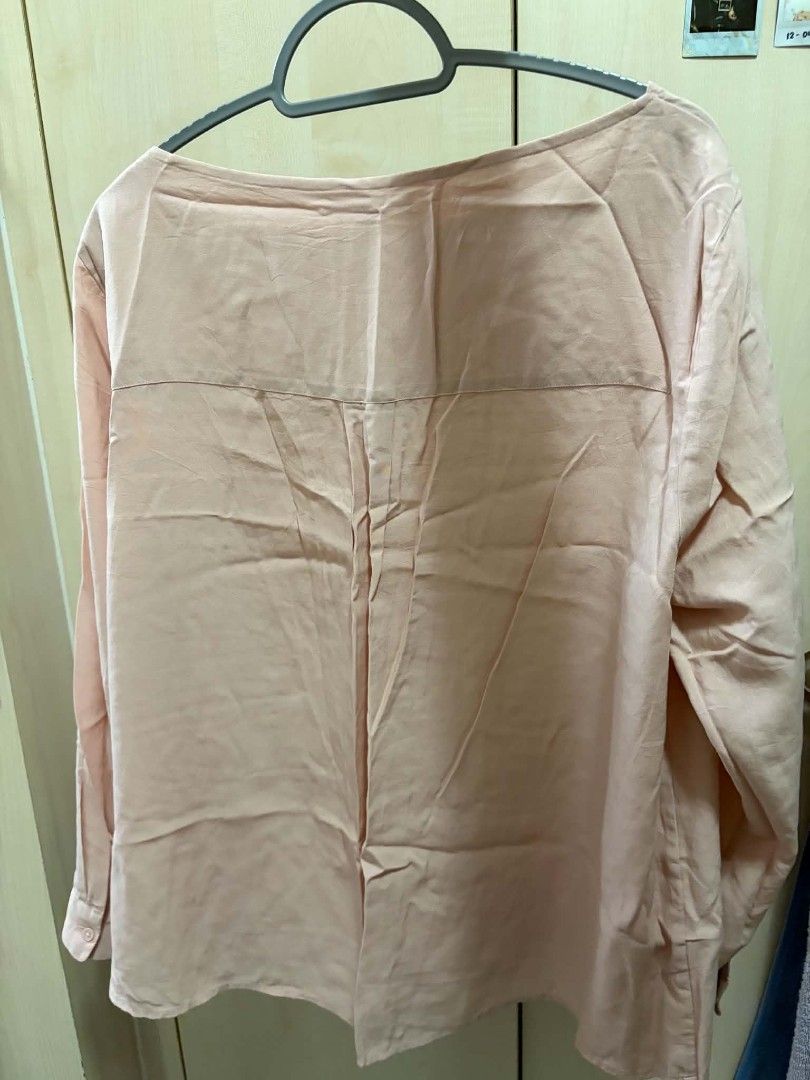 Uniqlo Soft Pink Long Sleeve Top (Category: Blouses) located in Manila. Submitted by leontheexplorer (Listing ID 1451871098, Image 2). Description: - Uniqlo Long Sleeve Top - Color: Soft Pink - Neckline: Boat Neck - Size: XL - Material: Cotton - Versatile: Great for layering or wearing on its own.