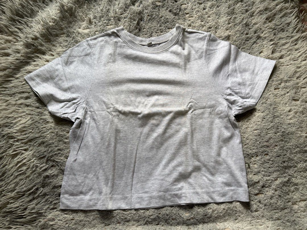Uniqlo Tshirt (Category: Shirts) located in Mandaluyong City. Submitted by 1hapimaki (Listing ID 1451758560, Image 1). Description: .