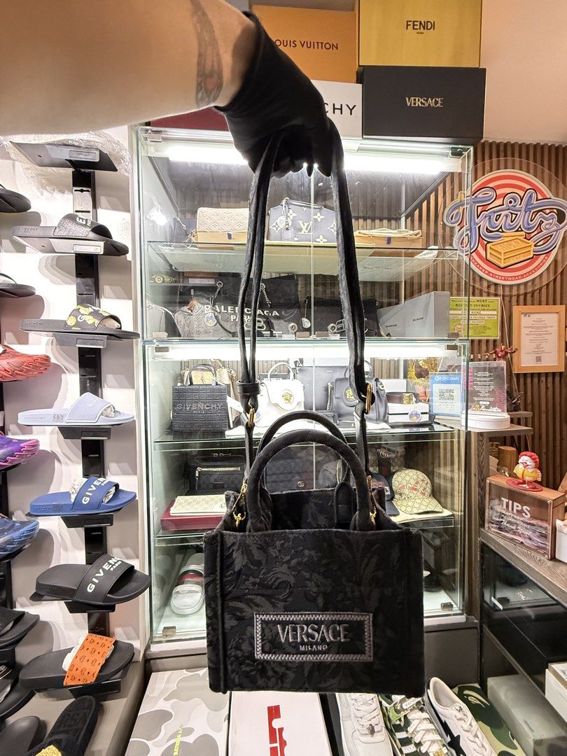 versace small barocco athena tote bag (Category: Luxury Bags & Wallets) located in Pasay City. Submitted by fritz_kickz_2012 (Listing ID 1451729799, Image 3). Description: V€R$@C€ small Barocco Athena Tote Bag ( fits to iphone 17promax ) Colorway: Black Complete Inclusion with Dust Bag / Care Card / Paper Bg Brandnew / Onhand srp 85,000 sell for 55,000 only PM for Inquiries Thankyou ➡️➡️➡️ Fritz Kickz 👟.