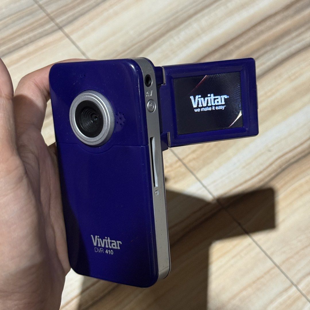Vivitar DVR 410 Digicam (Category: Cameras) located in Bulacan. Submitted by gabsattic (Listing ID 1451809894, Image 2). Description: Selling!!! Vivitar DVR 410 Camera - Turns on, uses 3 AAA batteries (pang remote) - Screen works pero black lang ang nakikita ng camera - Small green line on screen - Uses SD Card - Unit only Shipping is available Meetups around Bulacan, Santa Maria, Malolos, or kung ano mapagusapan.