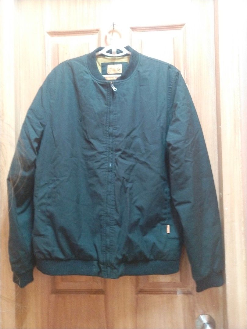 Volcom Bomber Jacket Black Water Resistant Breathable (Category: Coats, Jackets and Outerwear) located in Quezon City. Submitted by glydelbelen225 (Listing ID 1451714034, Image 1). Description: - Black Volcom bomber jacket - Water resistant and breathable - Yellow lining inside - Ideal for everyday wear.