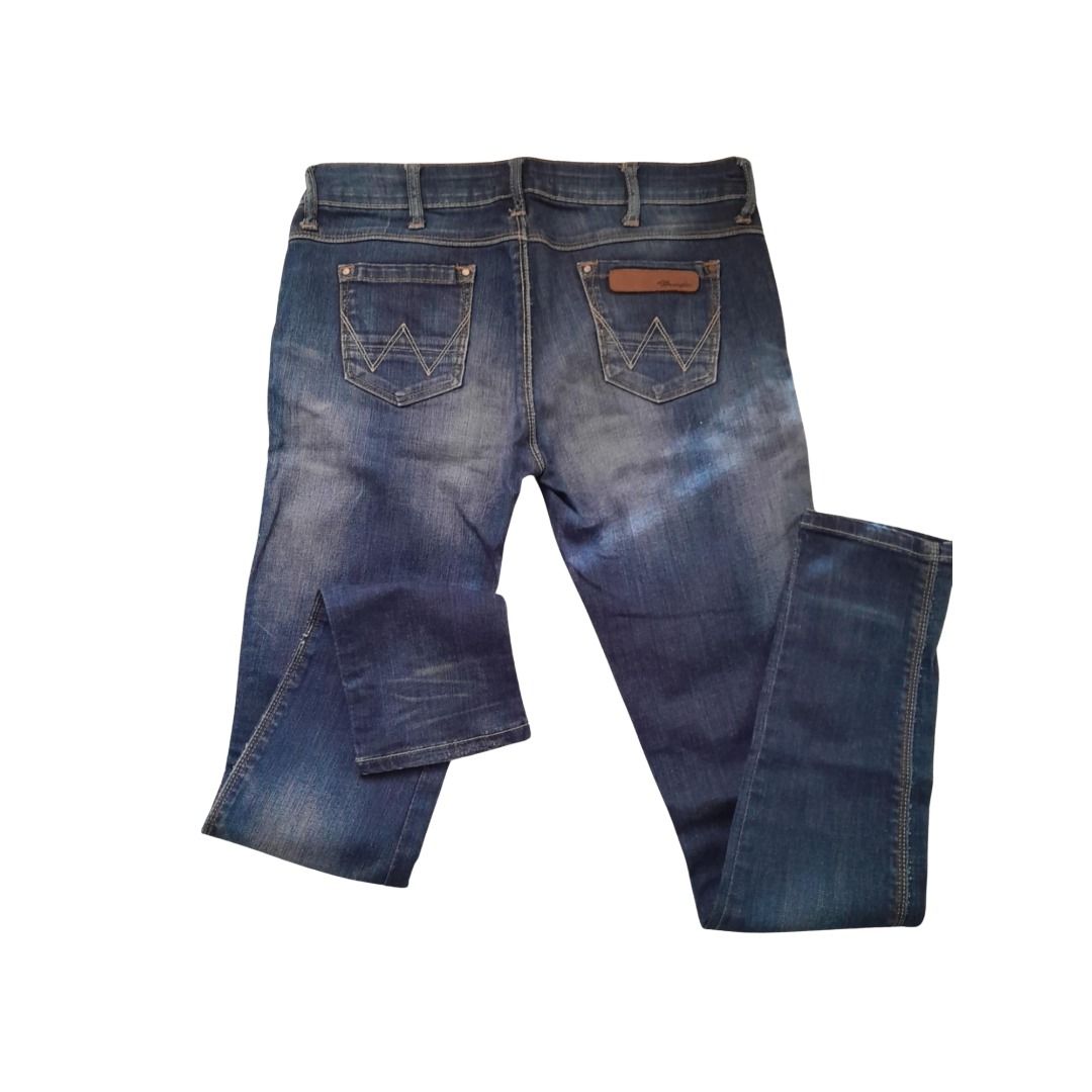 Wrangler Jeans Pants Size 28 (Category: Luxury Apparel) located in Davao. Submitted by pickystuff (Listing ID 1451850207, Image 3). Description: Not so skinny, almost straight pants Mid-waist Size 28 Wrangler.