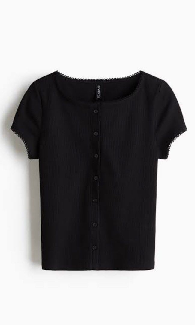 Zara Button Down Top (Category: Blouses) located in Manila. Submitted by itskylieeee_ (Listing ID 1451763490, Image 2). Description: this top if brandnew and Ovë řrüńs - please search about over řüńs - mendings are normal - some are with tags, without tags, cut tags message us for available sizes and color we ship thru j&t and lalamove.