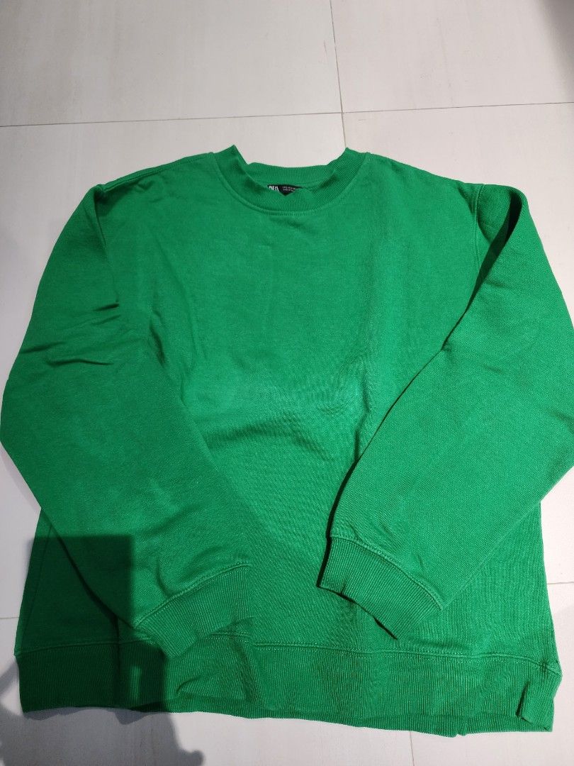 ZARA Green Crewneck Sweatshirt (Category: Longsleeves) located in Muntinlupa City. Submitted by sofia010317 (Listing ID 1451805159, Image 3). Description: - Zara green crewneck sweatshirt - Long sleeves with ribbed cuffs and hem - Made in Pakistan - Simple and classic design - Soft fabric for comfort - Great for layering or wearing on its own.
