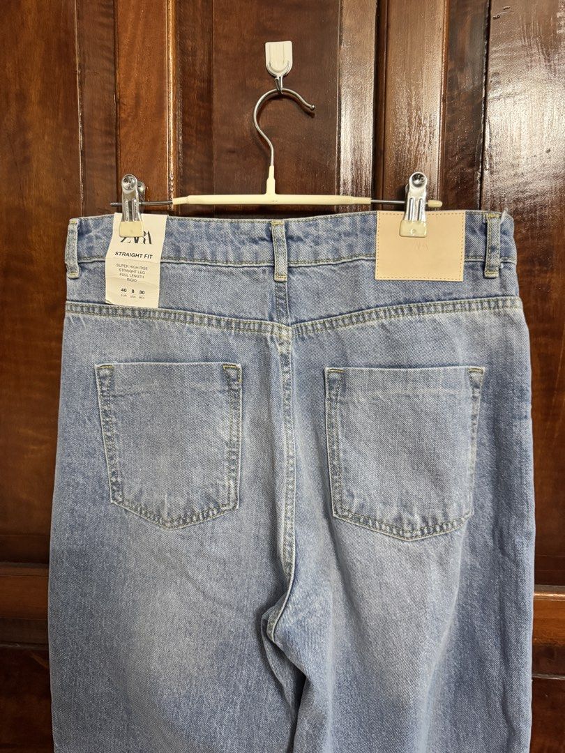 ZARA Straight Light Wash Denim Jeans (Category: Jeans) located in Victorias. Submitted by glxnny.g (Listing ID 1451866301, Image 3). Description: - Brand: ZARA - Style: Light Wash Straight Jeans - Size: 40 (EU) / fits waist 31-32 inches - Condition: Brand new with original tags attached - Original Price: €39.95 - Flaw: broken zipper pull - Reason for Selling: too long for me.