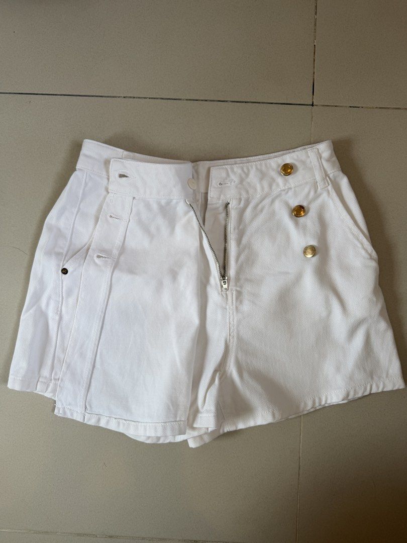 Zara White Wrap Denim Skort (Category: Skirts) located in Makati City. Submitted by fiffanify (Listing ID 1451740365, Image 3). Description: Zara white denim wrap skort (skirt in front and shorts in the back) Size XS, fits 26-27in waist and 36in hips .