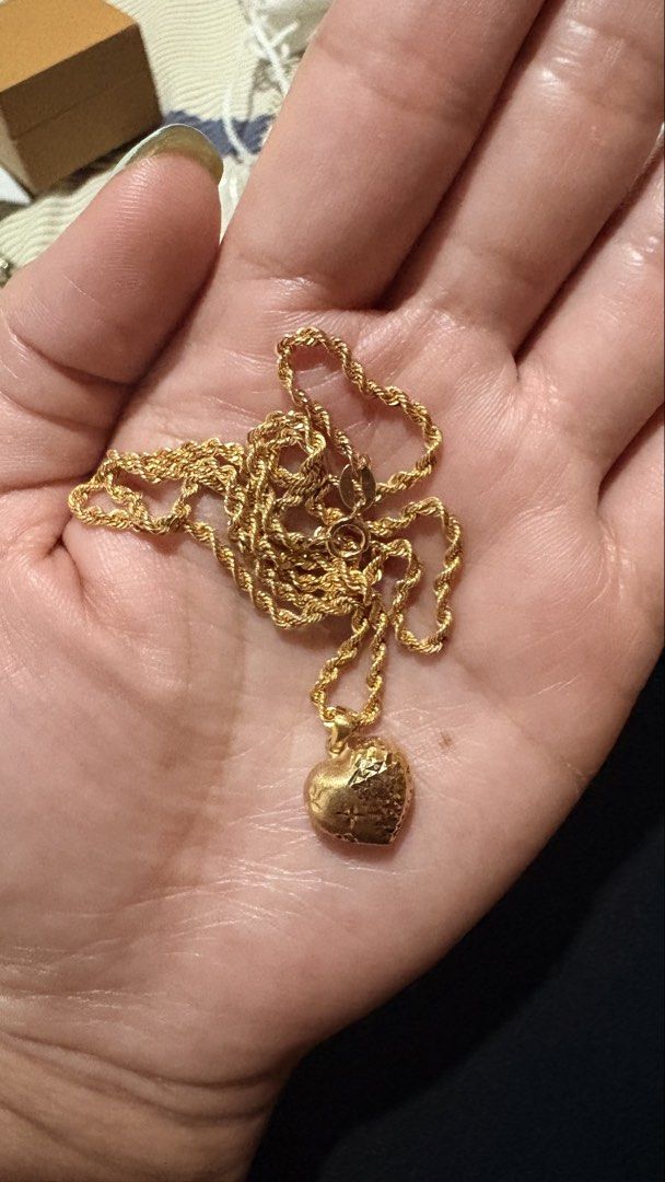 18k saudi Gold necklace (Category: Necklaces) located in Angeles City. Submitted by sum49 (Listing ID 1452061108, Image 2). Description: Pawnable❗️❗️❗️ 18k saudi gold 16 inches 3grams .
