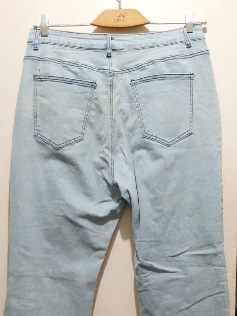 (1XL) Light Wash Shein Jeans (Category: Jeans) located in Rizal. Submitted by rmrkshmc (Listing ID 1452046785, Image 3). Description: - 1XL - idealy fits 35-38 waistine - light wash denim jeans - soft and stretchy denim - very high-waisted - slightly flared - used 3-4 times only - mahaba, perfect for tall girls - mop: gcash - loc: Mayamot, Antipolo.
