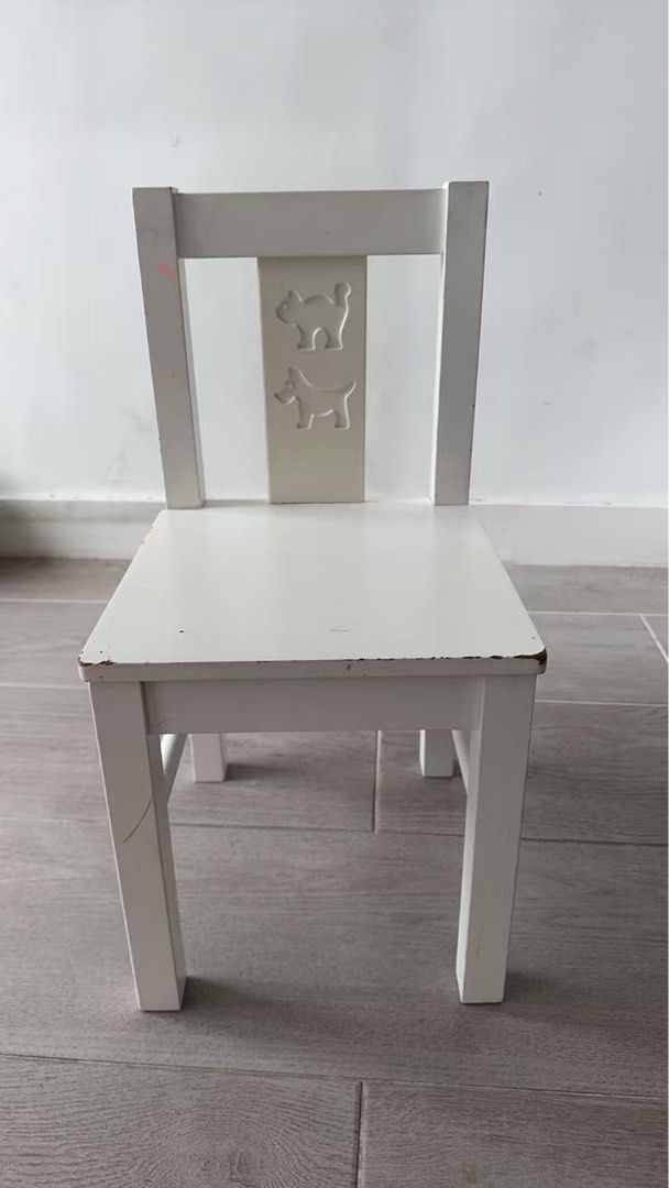 4 chairs and stools （分類：兒童傢具 - 桌子及椅子）位於 Hong Kong。 由 zw9268 提交（商品編號 1452063443，圖片 2）。簡介： 。