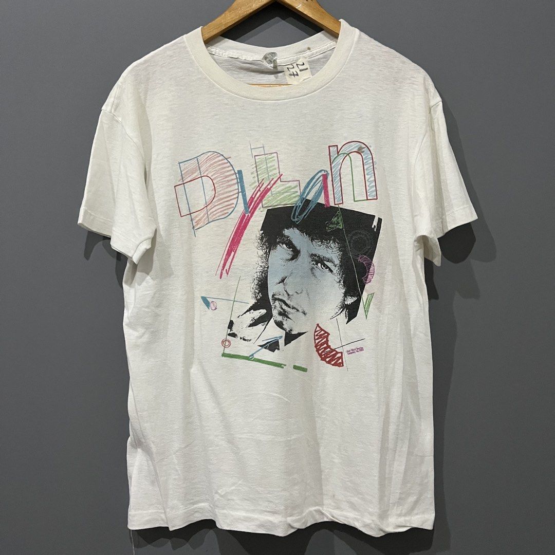 1986 Bob Dylan and Tom Petty and the Heartbreakers (Category: Tshirts & Polo Shirts ) located in Manila. Submitted by truevintage_ph_____on_____ig (Listing ID 1452014236, Image 1). Description: DIMES IN PICS (tape) SEND OFFER LETS NEGOTIATE! Authentic True vintage Vintage condition expect flaws like pinholes, holes, fades, staining, and etc. (view pics carefully) MAJOR ISSUES WILL BE PICTURED! Dm for questions.