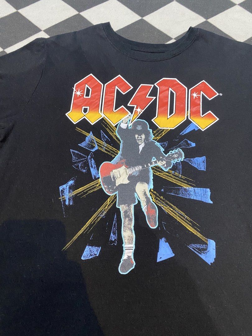 AC/DC Graphic T-Shirt XL (14) (Category: Tshirts & Polo Shirts ) located in Manila. Submitted by salaspasio80393 (Listing ID 1451929049, Image 2). Description: - Black AC/DC graphic t-shirt - Size XL (14) - Features iconic band logo and Angus Young graphic - Material: 50% recycled polyester, 50% cotton blend - Care: Machine washable - Ideal for any AC/DC fan.