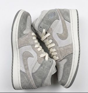 (Category: ) located in . Submitted by clothesbyaly (Listing ID 1451951549, Image 1). Description: .