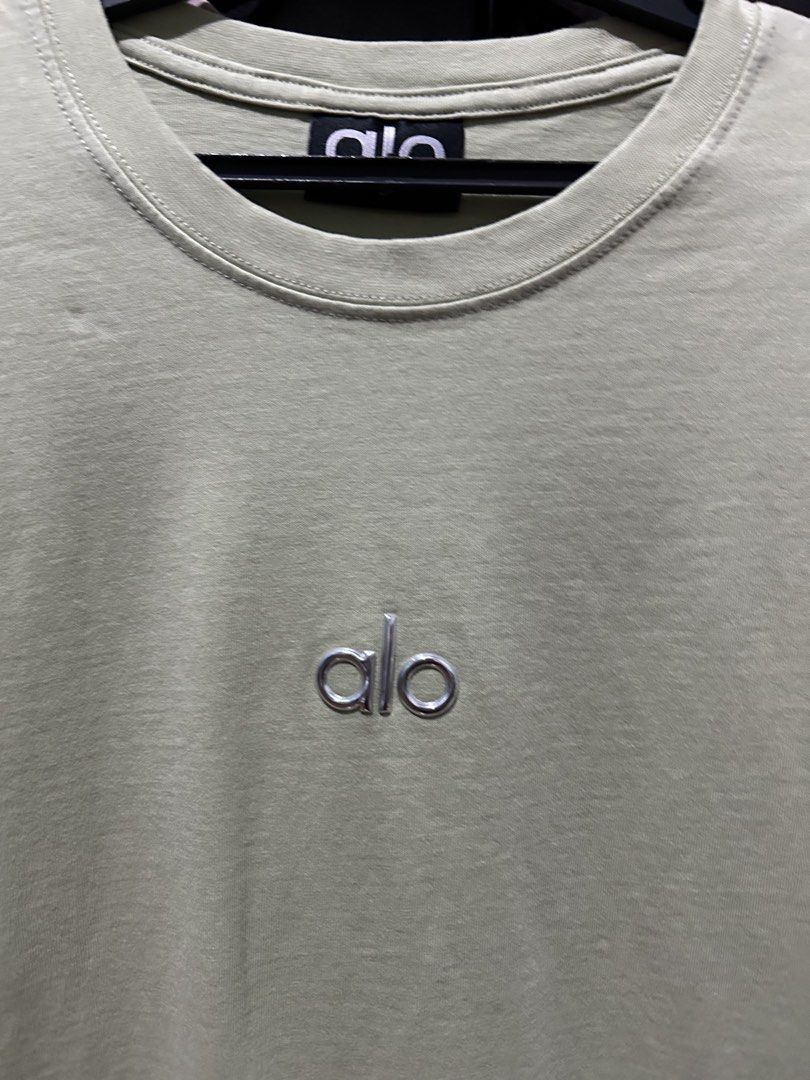 Alo T-Shirt Size L Light Green (Category: Tshirts & Polo Shirts ) located in Baliuag. Submitted by bernanatividad (Listing ID 1452018274, Image 2). Description: - Light green Alo Yoga t-shirt - Small embroidered Alo logo on chest - Size: L - Made in Bangladesh - Ideal for casual wear -Used once.