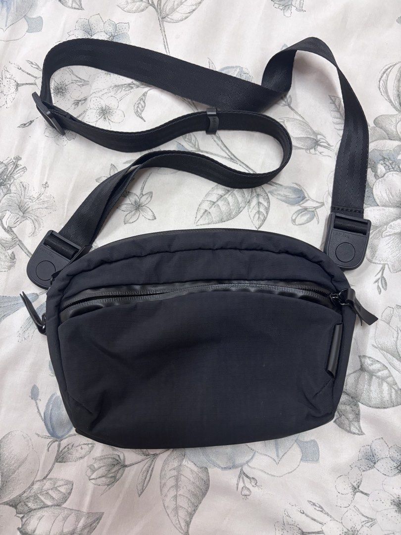 Alpaka Flight Sling 1L - Black (Category: Sling Bags) located in Manila. Submitted by reyuben (Listing ID 1451942790, Image 1). Description: Packable and lightweight • Main zipper compartment • Soft-lined phone sleeve • Discreet rear slip pocket • Detachable shoulder strap • YKK AquaGuard zippers EXTERIOR • Axoflux 210D ripstop nylon in Black or Green INTERIOR • Axoflux X-Grid 150D ripstop polyester in Gray Note: I removed the Mod Key Tether in t