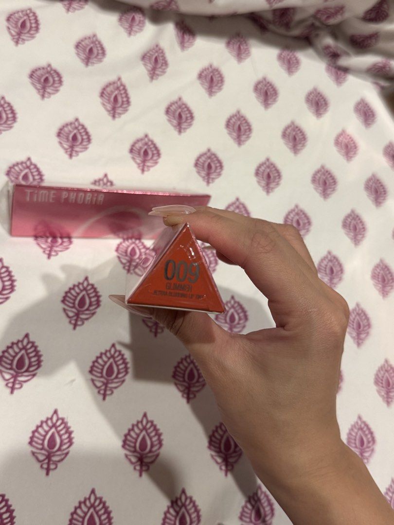 Altera Blurring Lip Tint (Category: Makeup) located in San Fernando. Submitted by hellookittieess (Listing ID 1452073789, Image 3). Description: SHADES AVAILABLE ⭐️09 GLIMMER ⭐️02 BURST (❌SOLD).