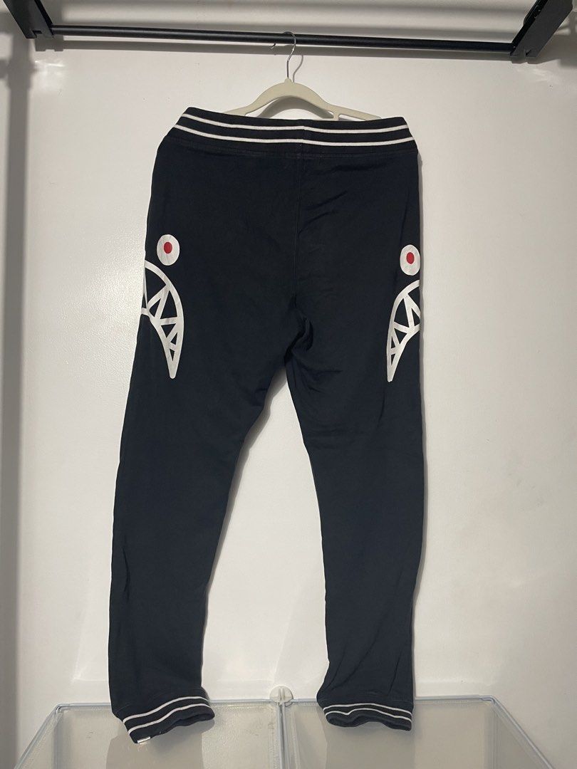 Ape by jim Aape Bathing ape Inspired (Category: Joggers) located in Rizal. Submitted by akoheats (Listing ID 1452052209, Image 2). Description: Excellent Condition ✨ Freewaist” pit to pit 39” length 📌 Accepts layaway (up to 15 days) ❗️Check item carefully before purchasing ❗️No returns or exchanges after purchase.
