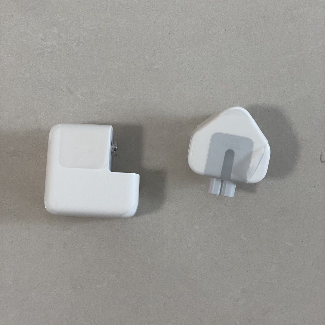 Apple Charger Accessories 蘋果機插頭配件 （分類：充電器及電線）位於 Hong Kong。 由 kxxx00 提交（商品編號 1452004508，圖片 1）。簡介： 全新冇用過 自出價 烏溪沙站面交/ SF到付。