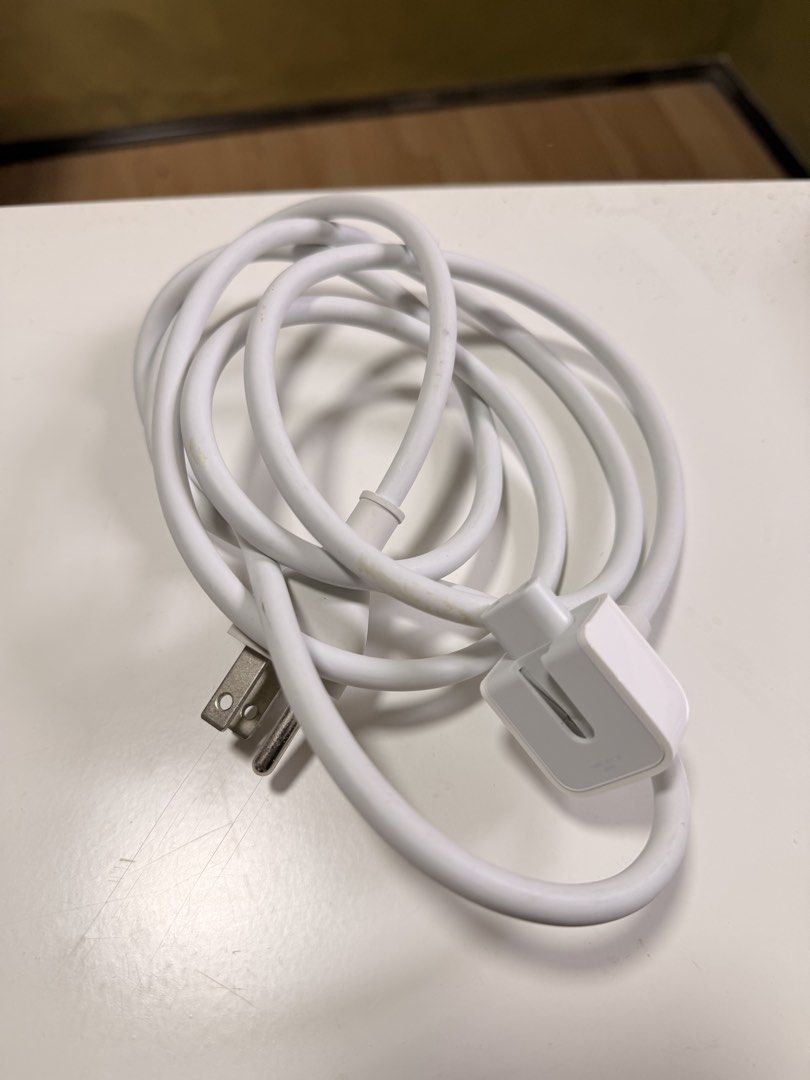 Apple Power Cable for MacBook Charger (Category: Chargers & Cables) located in Las Pinas. Submitted by purjecollective (Listing ID 1452037072, Image 1). Description: - extra ko to working to sobrang goods pa White Apple power cable - Connects MacBook charger brick to wall outlet - Standard US plug on one end - Connector for charger brick on the other end - Shows some signs of use, but fully functional - Selling because I upgraded my charger.