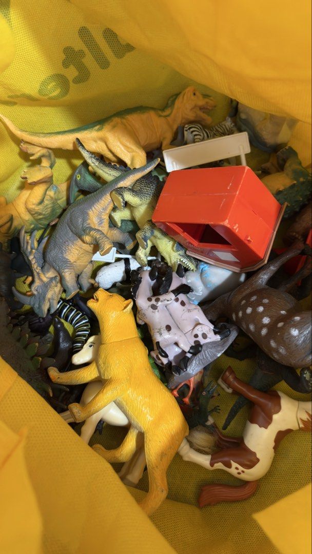 Assorted Animals / dinosaurs toys set (Category: Kids Toys) located in Manila. Submitted by lem028 (Listing ID 1451963155, Image 1). Description: For Sale only Assorted animals and Dinosaur figurines With paint flaws Around 20+ pieces P250 only.