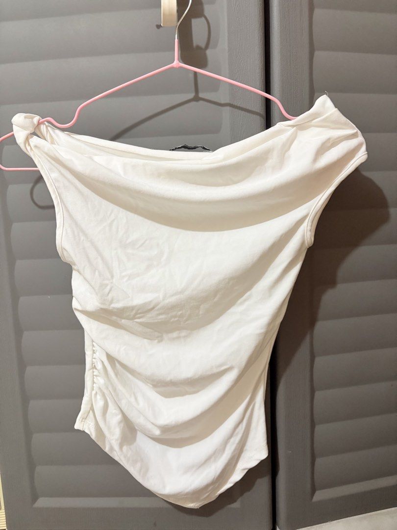 Assymetrical top BSCO HEIDI TOP XS WHITE (Category: Sleeveless) located in Makati City. Submitted by grwmdeclutter (Listing ID 1452074514, Image 2). Description: .