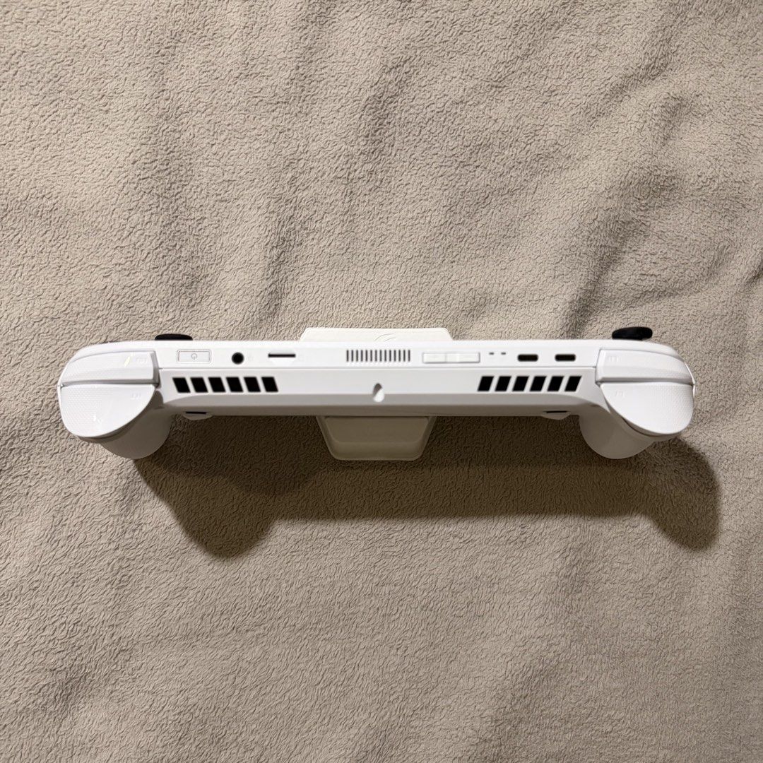 ASUS ROG Ally White Handheld Gaming Console (Category: Others) located in Manila. Submitted by kenoshop (Listing ID 1452036512, Image 3). Description: FOR SALE: ROG Ally 512GB • Bought: November 2025 • No issues, no scratches • Barely used (nakatambak lang) RFS: Hindi na nagagamit. 💰 Negotiable – send your offer. 📍 Meet-up only: Angeles City or UST Manila..