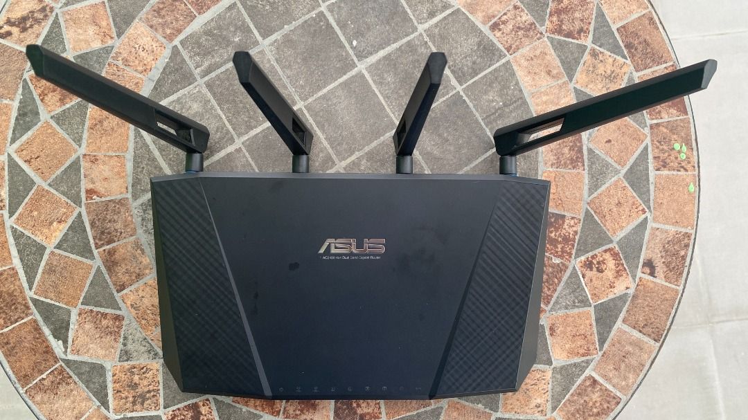 ASUS RT-AC87U Dual Band Wireless-AC 2400 Gigabit Router (Category: Networking) located in Las Pinas. Submitted by goethestrasse (Listing ID 1452007607, Image 2). Description: - ASUS RT-AC87U Dual-Band Wireless-AC 2400 Gigabit Router - 4x4 antenna configuration, 2.4Ghz and 5GHz dual band - Includes Quick Start Guide and Power Adapter - All antennas intact - Tested and confirmed working - Startup information will be provided.