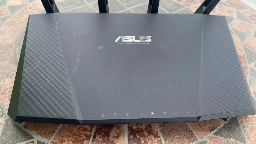 ASUS RT-AC87U Dual Band Wireless-AC 2400 Gigabit Router (Category: Networking) located in Las Pinas. Submitted by goethestrasse (Listing ID 1452007607, Image 1). Description: - ASUS RT-AC87U Dual-Band Wireless-AC 2400 Gigabit Router - 4x4 antenna configuration, 2.4Ghz and 5GHz dual band - Includes Quick Start Guide and Power Adapter - All antennas intact - Tested and confirmed working - Startup information will be provided.