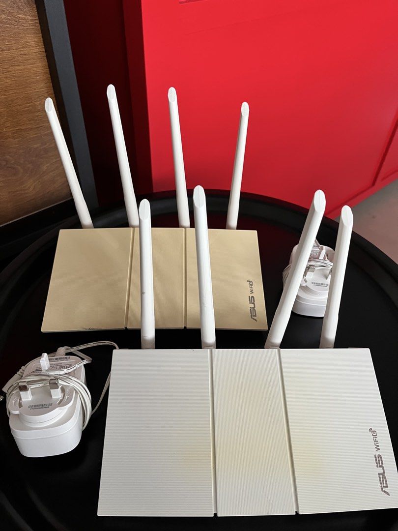 ASUS WiFi Routers (2 units) with Power Adapters （分類：Wifi及上網相關產品）位於 Hong Kong。 由 amandapan55317 提交（商品編號 1451902226，圖片 1）。簡介： Selling two ASUS WiFi routers. (Had it for 1.5yr) Both are white/beige and come with their original power adapters. Great for boosting your home WiFi signal. Tested and working.。