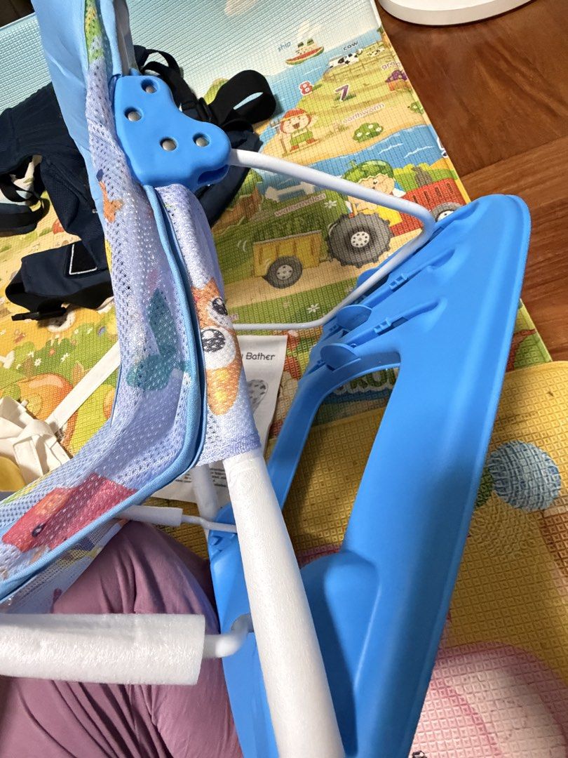 Baby bather (Category: Bathtub & Bath Accessories) located in Manila. Submitted by tw.declutters (Listing ID 1451981604, Image 2). Description: .