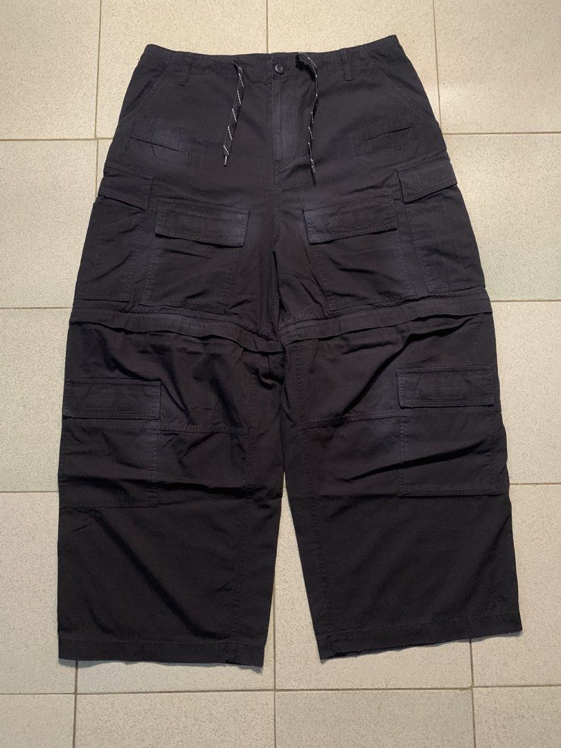 Balenciaga Multipocket Cargo Pants (Category: Jeans) located in Davao. Submitted by mysticeagle-2763 (Listing ID 1446692556, Image 1). Description: Balenciaga Multipocket Cargo Pants📌 W-36📌 L-40📌 T-17📌 L O-12.5📌 Excellent Condition📌.