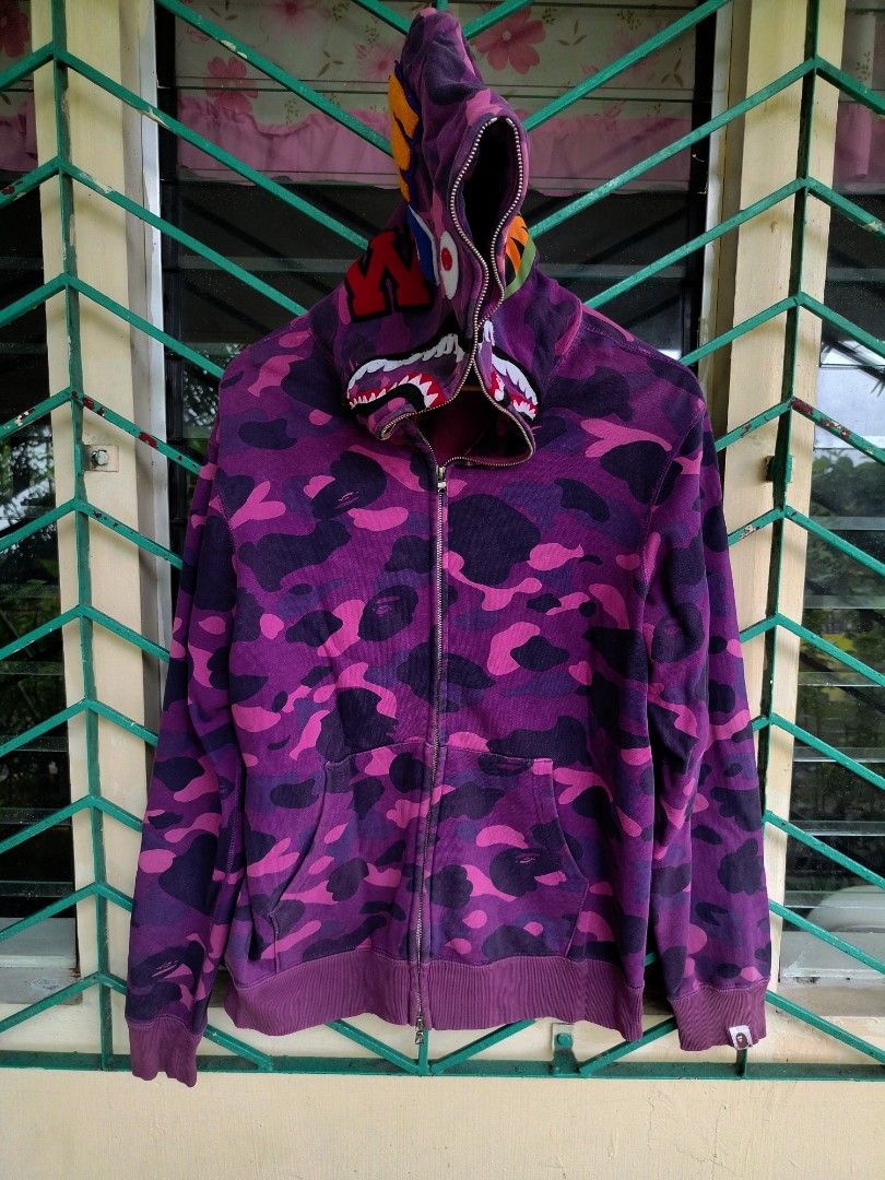 Bape Shark Hoodie (Category: Activewear) located in Manila. Submitted by geraldquinto_917 (Listing ID 1451923962, Image 1). Description: .