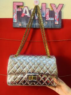 (Category: ) located in . Submitted by _luxury.bag_2.9 (Listing ID 1452042945, Image 1). Description: .