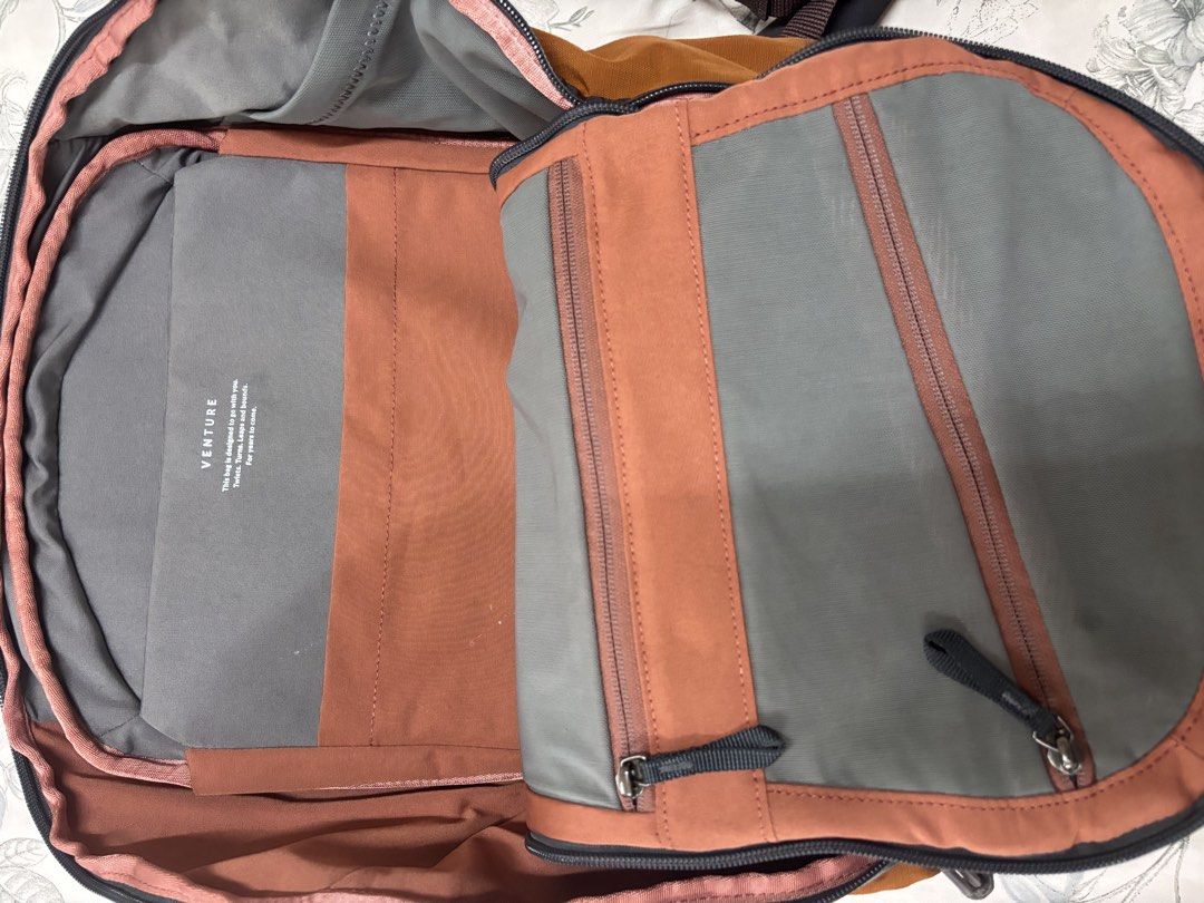 Bellroy Venture Ready Pack 20L V2 - Bronze (Category: Backpacks) located in Manila. Submitted by reyuben (Listing ID 1451940364, Image 3). Description: Lightly used Rating: 8.5/10 Quick-access top pocket with internal organization Padded 16” laptop sleeve, and letter-sized document slip Dropdown front panel for easy packing Hidden external valuables pocket Water-resistant coated zippers Luggage pass-through External water bottle / tripod pocket w