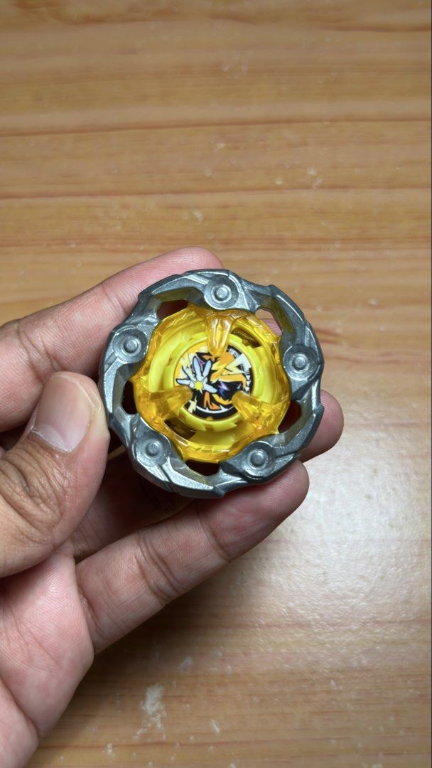 由 moon089 (刊登 ID 1452096489，圖片 3) 提交，位於 台北市 (Taipei) 的 BEYBLADE戰鬥陀螺組 (類別：玩具、公仔、桌遊)，說明：整組出售/不拆賣 BEYBLADE/UX-03 魔導神杖 BEYBLADE/UX-16 時鐘幻象 BEYBLADE/CX-07 天馬爆擊 BEYBLADE/BX-36 巨鯨怒濤 無QR CODE、皆全新未下場。