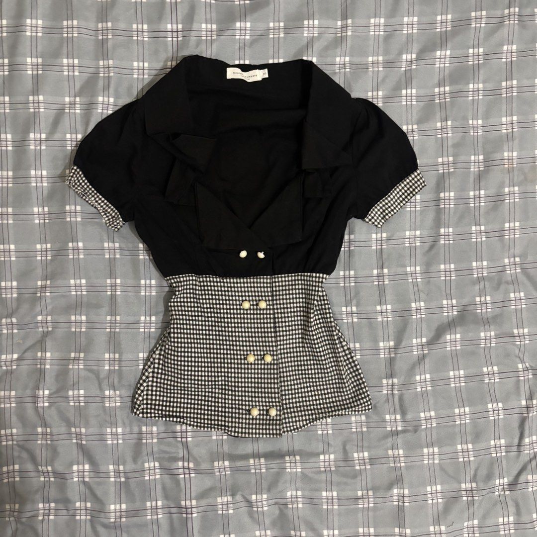 Black & White Gingham Trim Vintage Style Blouse (Category: Blouses) located in Pasig City. Submitted by leandoer96 (Listing ID 1451951731, Image 1). Description: Width: 12 Inch Length: 19" Inch.