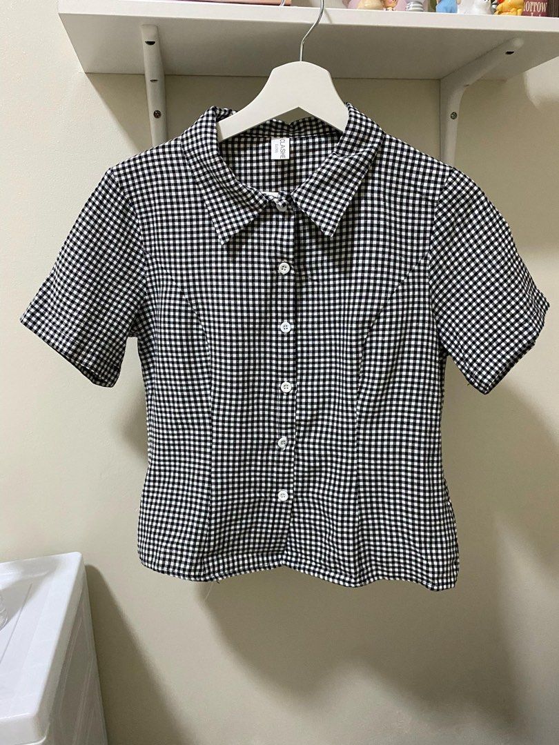 Black and White Gingham Button-Up Short Sleeve Shirt (Category: Shirts) located in Manila. Submitted by cdc98 (Listing ID 1452053021, Image 2). Description: - Classic black and white gingham pattern - Can fit S-M - Short sleeves - Collared neckline - Button-up front - Fitted silhouette - Perfect for casual wear or dressing up - Easily pairs with jeans or skirts PLEASE READ ⚠️ • Strictly payment first before ship out • Modes of payment - Gcash, BD