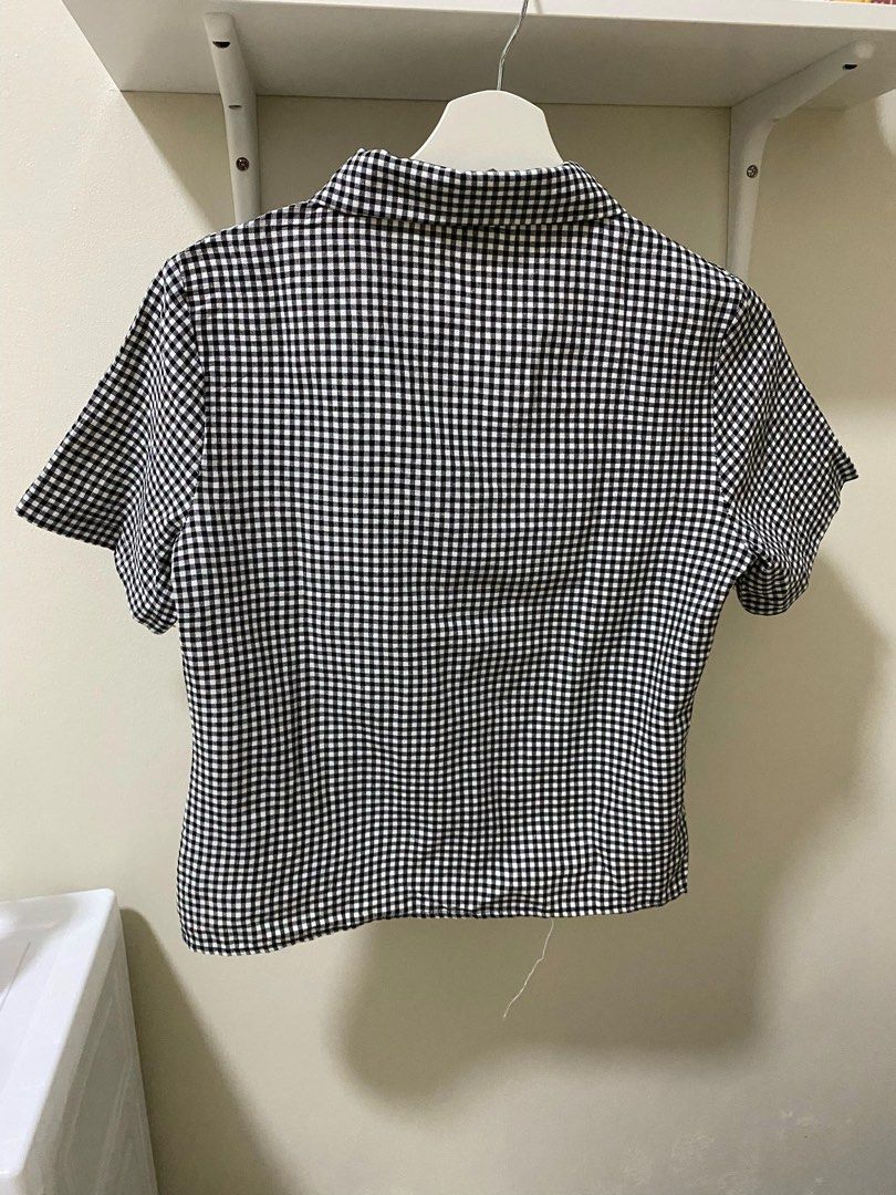 Black and White Gingham Button-Up Short Sleeve Shirt (Category: Shirts) located in Manila. Submitted by cdc98 (Listing ID 1452053021, Image 3). Description: - Classic black and white gingham pattern - Can fit S-M - Short sleeves - Collared neckline - Button-up front - Fitted silhouette - Perfect for casual wear or dressing up - Easily pairs with jeans or skirts PLEASE READ ⚠️ • Strictly payment first before ship out • Modes of payment - Gcash, BD